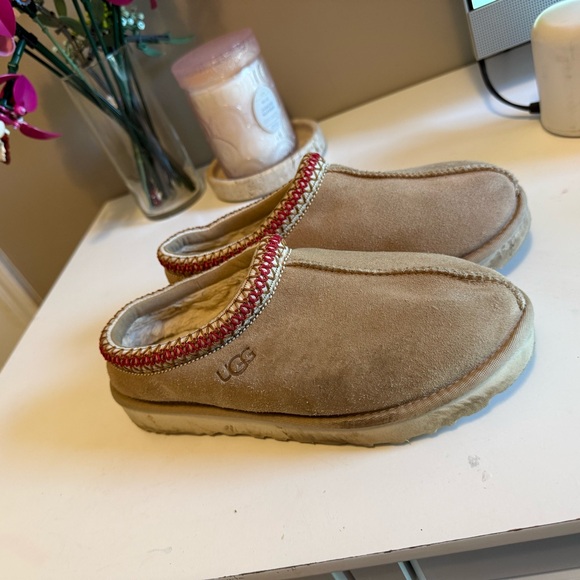 UGG Tan Mules with Red Trim - Picture 5 of 5